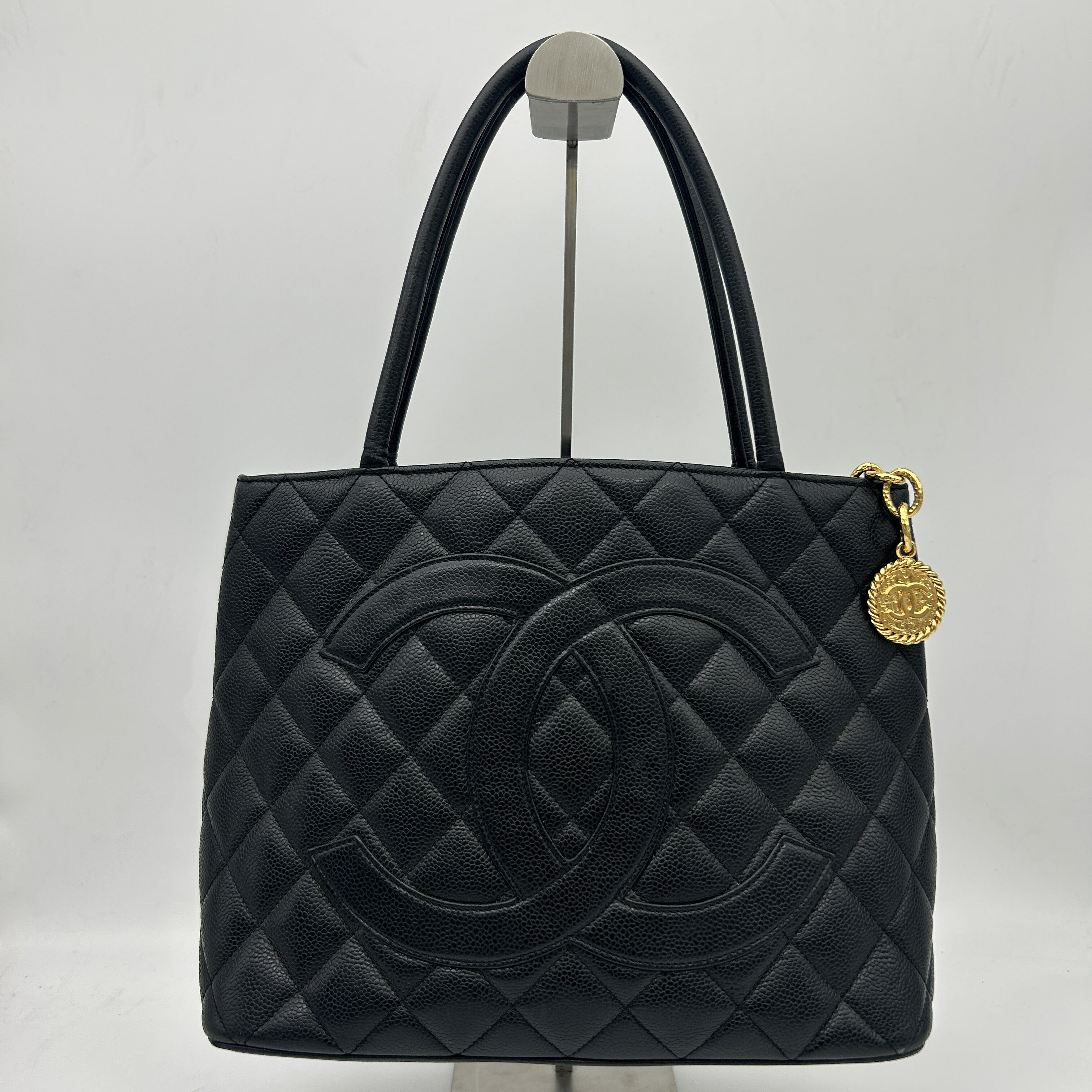 【中古】【貨物輸送無料】 CHANEL （シャネル） マトラッセ キャビア素はだ 刷り直すトート トートバッグ ショルダーバッグ ココマーク 黒 黒いこと ゴールド金具  7番台 禾穀類判子あり 置き目品 国内送りとどける A4大きさ納める能力のある
