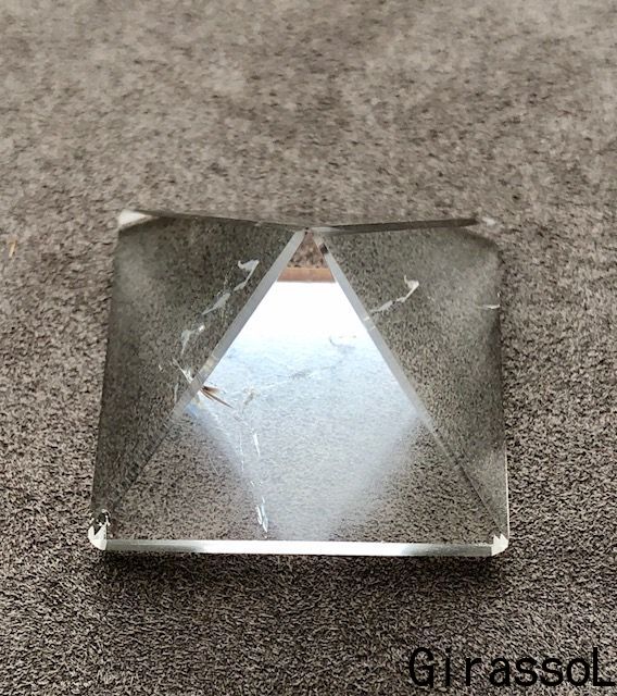 楽天市場】天然石 クリスタル 水晶 ピラミッド型 置き石(30mm) 置き石