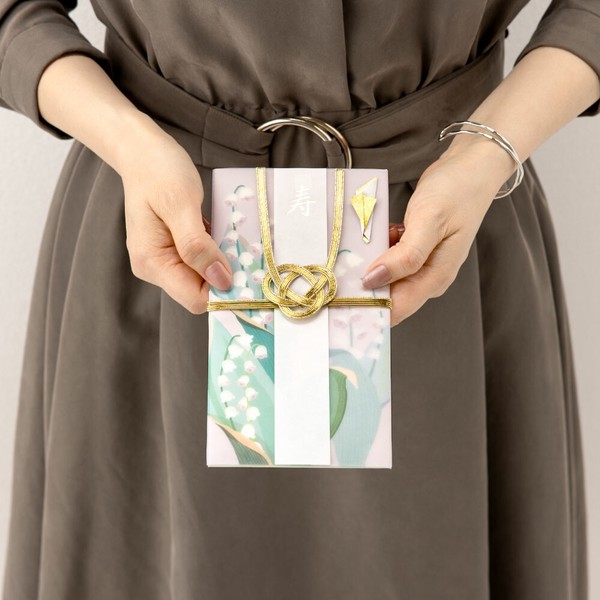 上品に透ける花々の魅力。和装の結婚式にぴったりなご祝儀袋
