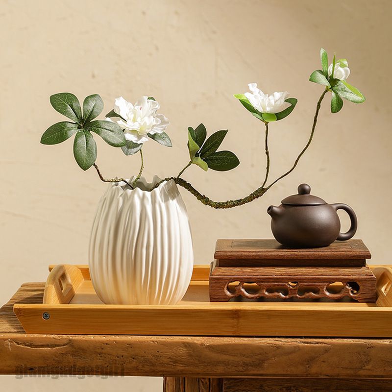 送料無料 花瓶 陶器 セラミック 花瓶おしゃれ 一輪挿し オシャレ 花器ファッション 造花 シンプル花器 一輪挿し フラワーベース シンプルデザイン 和風 水耕栽培 落ち着いた雰囲気 花器 ins 飾り 誕生日 ギフト インテリア飾り 新生活