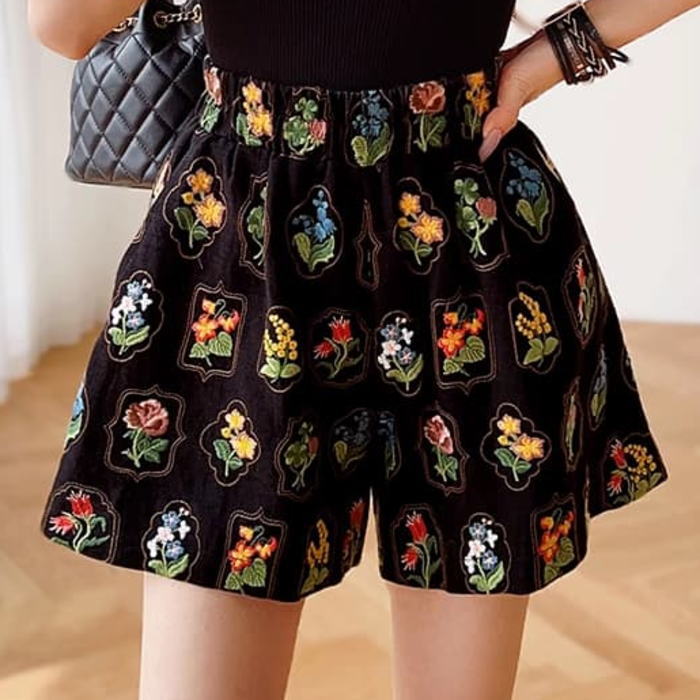 ショートパンツ 花柄 花 刺繍 ハイウエスト ショートパンツ ブラック 黒 お嬢様 女優 オシャレ 上品 きれいめ 着痩せ 小顔 おしゃれ カジュアル 結婚式 レディース フォーマル 体型カバー きれいめ 大人 お呼ばれ