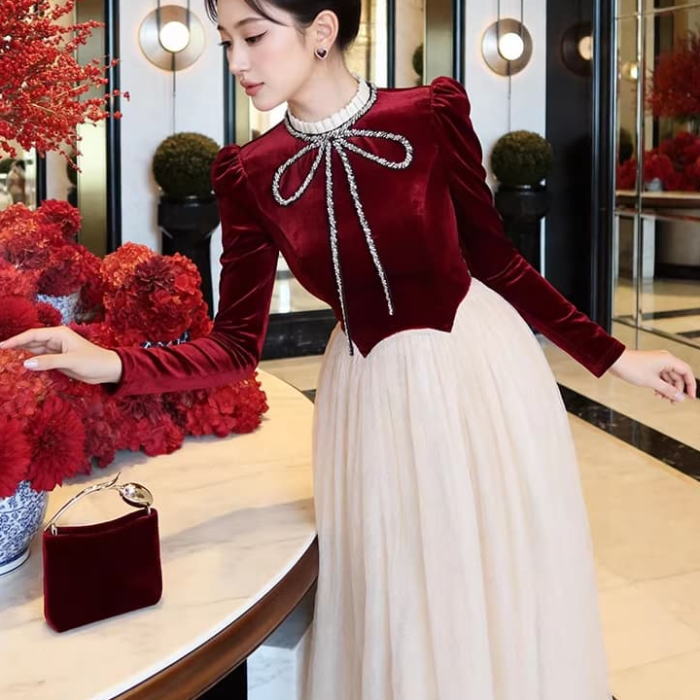ワンピース レディース きれいめ ベロア リボン チュール フリル パフスリーブ 長袖 ふんわり Aライン ロング ドレス ワイン レッド 赤 ベージュ 生成 無地 かわいい 服 韓国 上品 大きい フォーマル 大人 おしゃれ オフィス エレガント フェミニン 春 秋 冬｜ＧＬＩＴＴＥＲ　ＤＲＥＳＳ