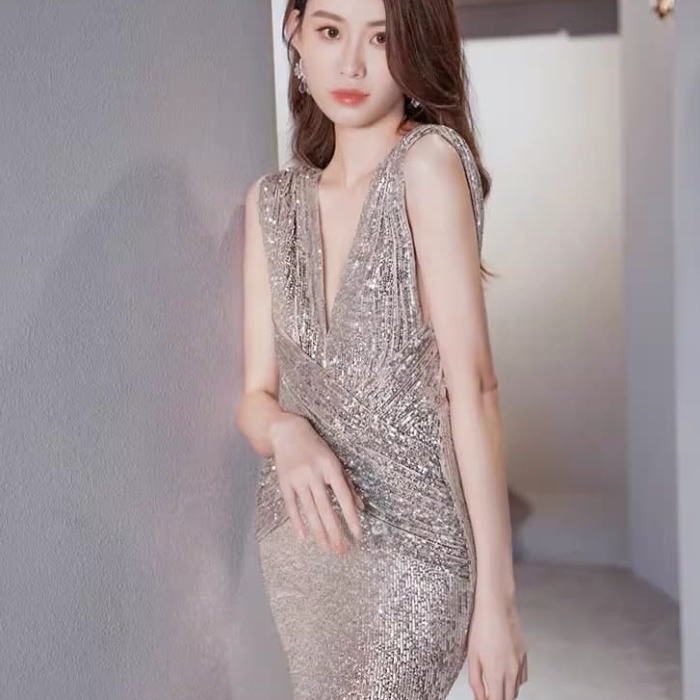 ストーン付きスタンダードドレス✨後ろファスナーあり！競技会・発表会に✨ ビジューストーン×ホルターネックスリットタイトロングドレス