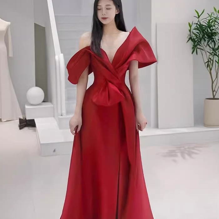 （残り僅か）Alice+Olivia プリーツ マキシVネックロングドレス Alice + Olivia Camila Plunging V-neck Gown | Saks Fifth Avenue