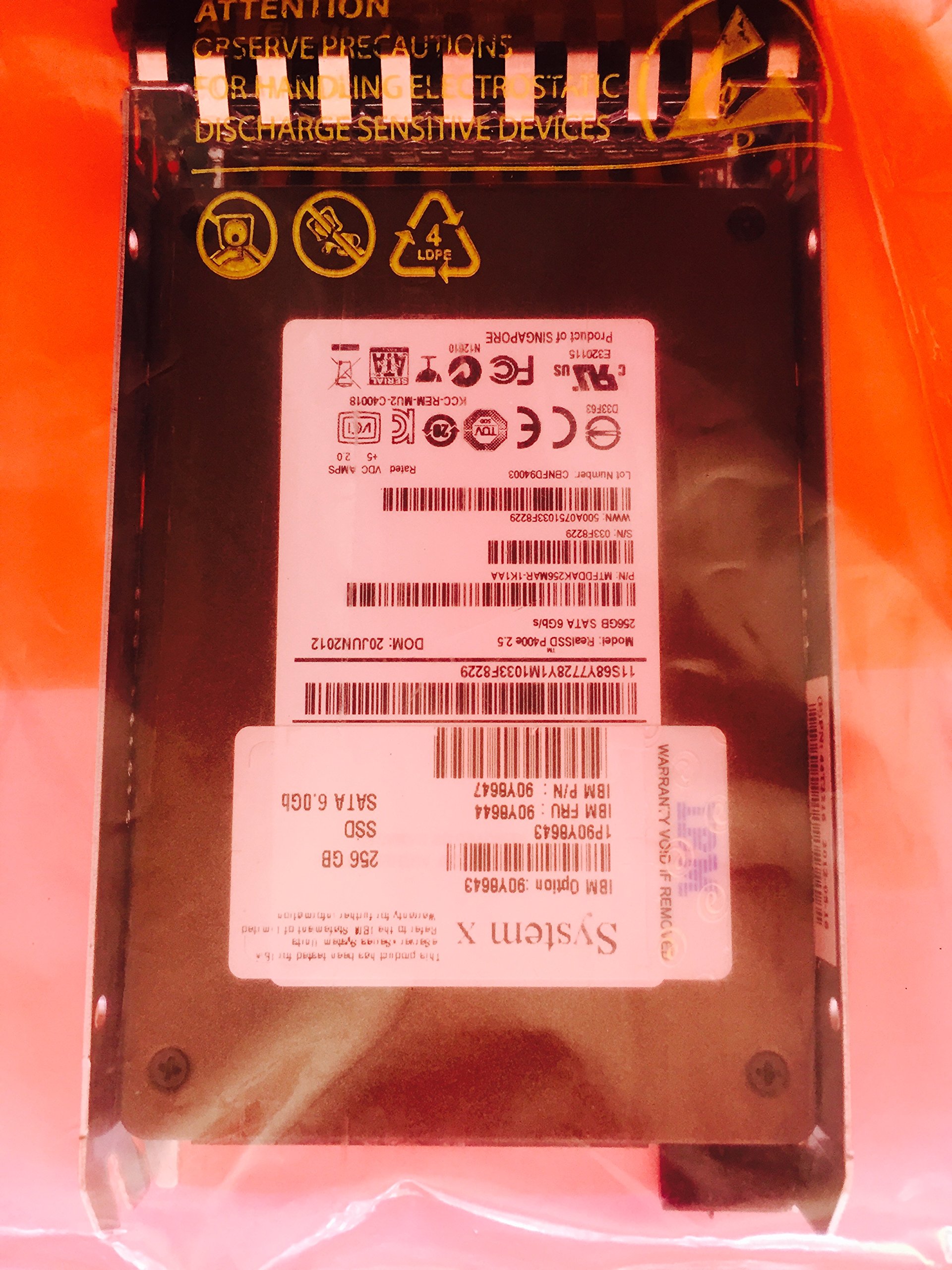 IBM 256GB 2.5in 内蔵ソリッドステート運転 (90Y8643)
