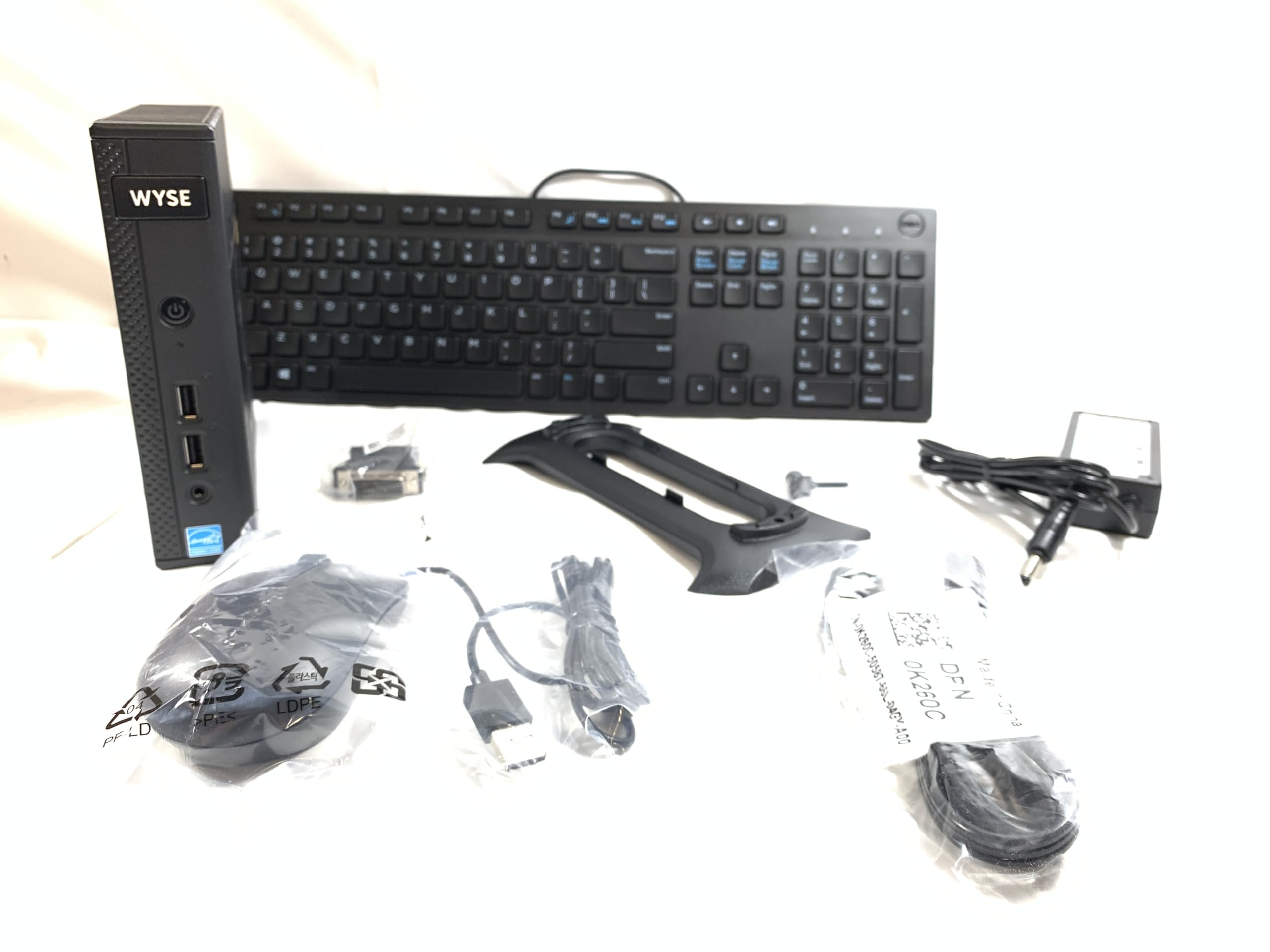 Dell Wyse 5020 - Thin client - DTS - 1 x G-Series 1.5 GHz - ランダムアクセス記憶装置 4 GB - flash 16 GB - Radeon 固定ディスク 8330E - GigE - Win Embedded Standard 7 - Monitor : none プリンター・FAX用インク-インクカートリッジ