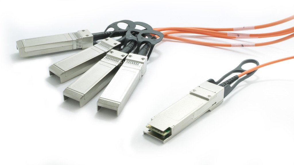 QSFP+ Module - For Optical Network  Data Networking - 1 x 40GBase-AOC - Optical Fiber - 40 Gbps 40 Gigabit Ethernet - QSFP- Comparable to Dell CBL-QSFP-4X10G-AOC10M  10 Meter