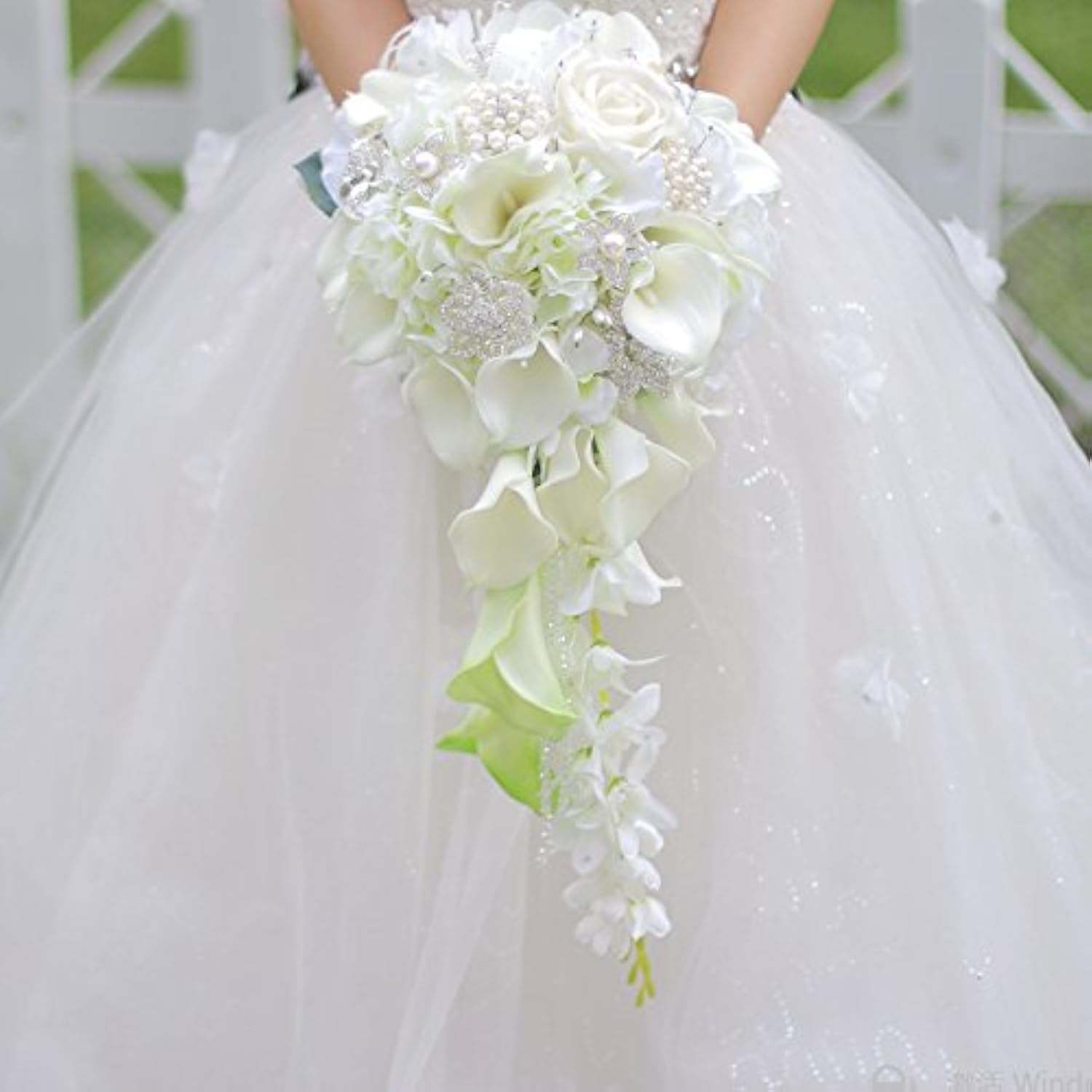 IFFO ブライダルブーケ 結婚式用 オランダカイウユリシミュレーション ローズダイヤモンド パール 花嫁 ウェディングブーケ ロマンチックなウェディングパーティー デコレーション 告白 (ホワイト)
