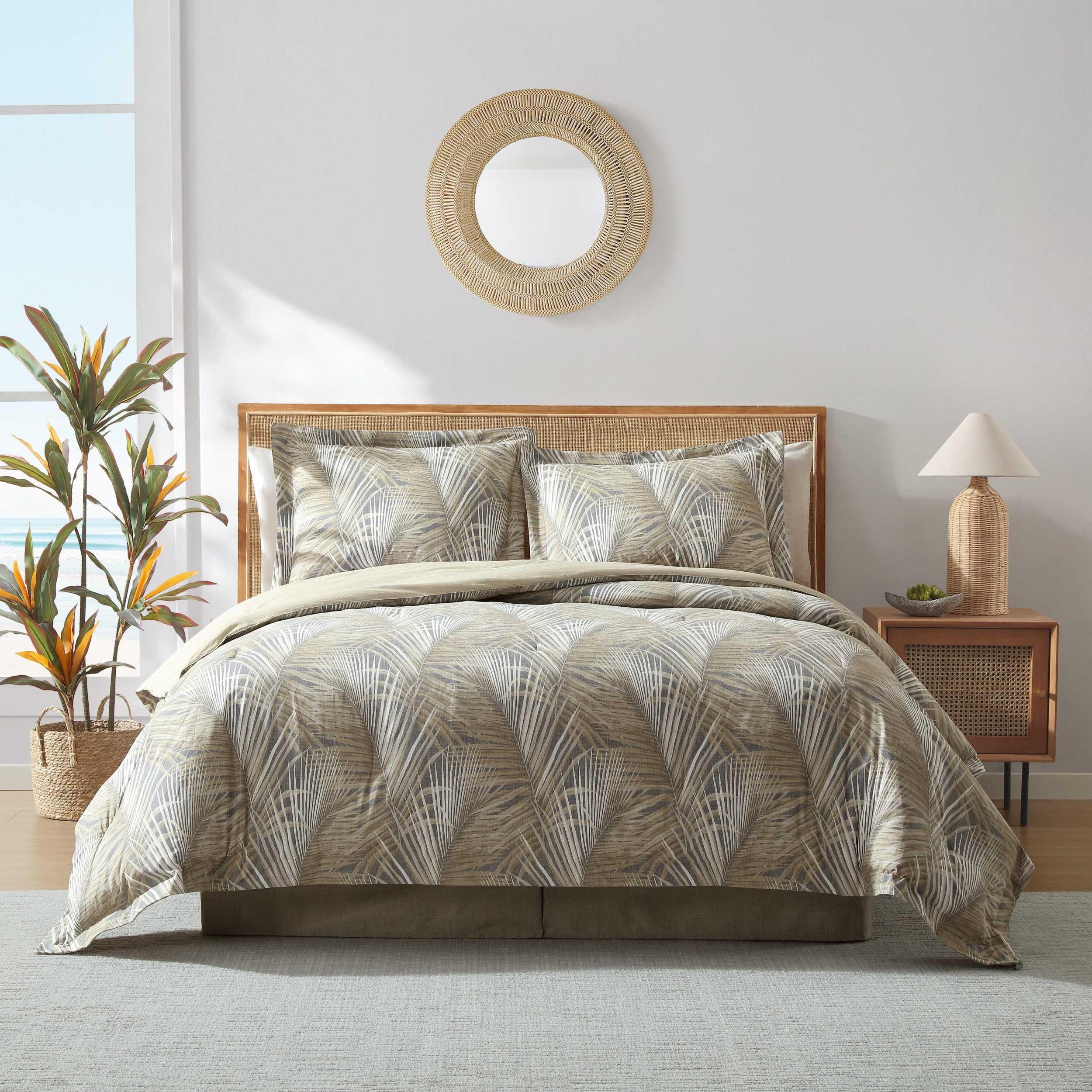 Tommy Bahama - キング 掛け布団セット 100%コットン 寝具 リバーシブルデザイン 4点ベッドセット お揃いの枕カバー&ベッドスカート付き (ラフィアパームスブラウン)｜global研究所
