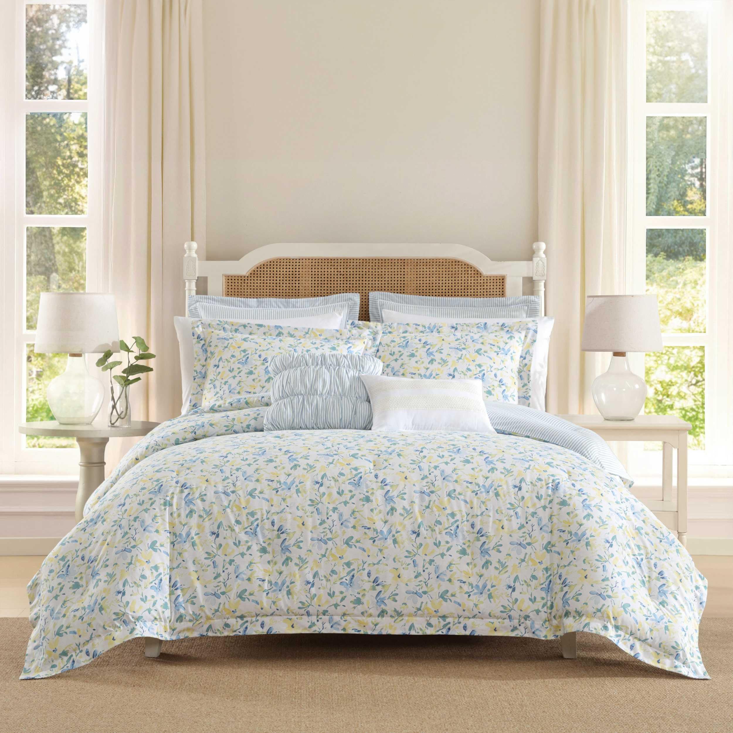 Laura Ashley Home ラグジュアリーウルトラソフト掛け布団 オールシーズン プレミアム 3点セット おしゃれで繊細なデザイン ホームデコレーション用 Full/Queen USHS8K1104456｜global研究所