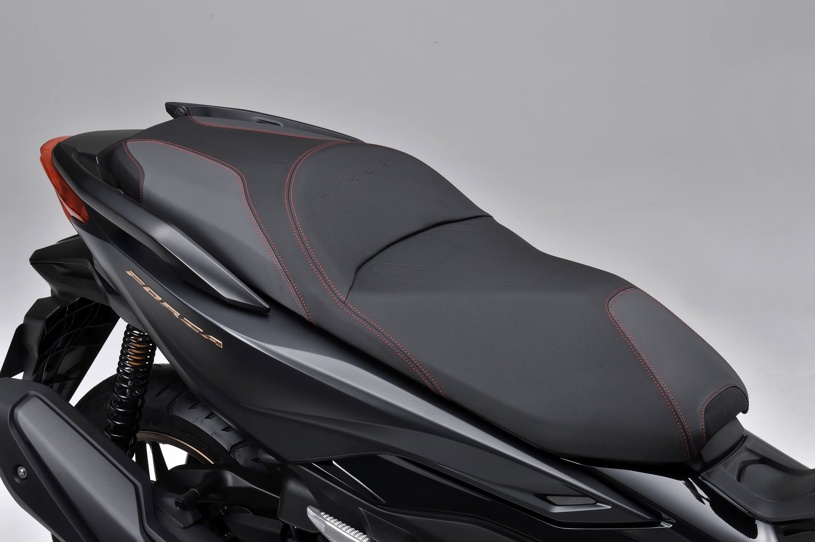 9月上旬入荷予定 【受注生産品】ホンダ(HONDA) コンフォートシート FORZA 08R70-K1B-D70 適用号機 MF17-1000001～