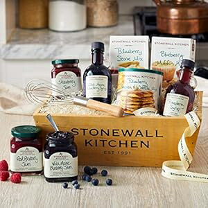 Stonewall Kitchen ベリー ブレックファースト ギフト バスケット (木製ギフトボックス 9 個セット) Stonewall Kitchen Berry Breakfast Gift Basket (9 Piece Wood Gift Box Set)画像