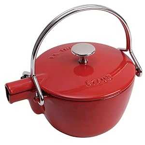 ストウブ 鋳鉄 1 クォート ラウンド ティー ケトル - チェリー、フランス製 Staub Cast Iron 1-qt Round Tea Kettle - Cherry, Made in France