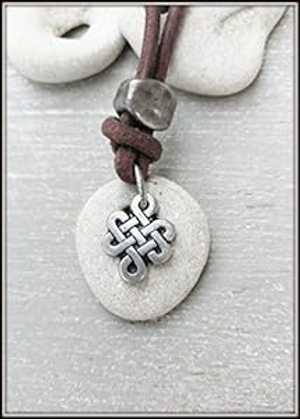 ナチュラルヒーリングハグストーンネックレス ケルトノット付き 男性と女性用 スピリチュアルジュエリー Myera Jewelry Natural Healing Hag Stone Necklace for Men and Women With Celtic Knot, Spiritual Jewelry｜Glomarket