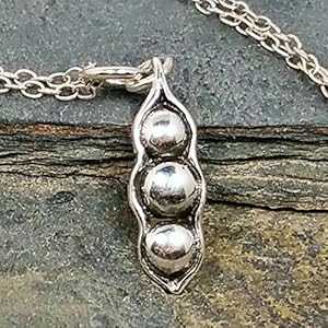 Three Peas in a Pod チャーム ネックレス TPP2-925 スターリングシルバー、18 インチ EnCharmed Three Peas in a Pod Charm Necklace TPP2-925 Sterling Silver, 18\