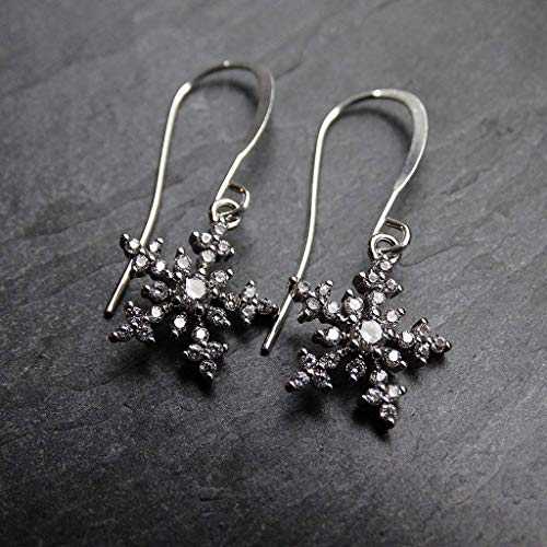 キラキラクリスタルシルバースノーフレークダングルイヤリングジュエリーギフト女性用 Designed by Stacey Jewelry, LLC Sparkly Crystal Silver Snowflake Dangle Earrings Jewelry Gift for Women