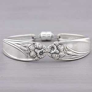 アンティーク シルバーウェア スプーン ジュエリー 水仙 1950 中 Heartfelt Tokens Antique Silverware Spoon Jewelry Daffodil 1950 Medium