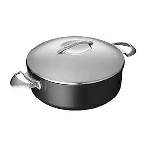 SCANPAN プロフェッショナル 4.5 クォート ローソースポット 蓋付き - 使いやすいノンスティック調理器具 - 食器洗い機、金属製器具、オーブン対応 - デンマーク製 SCANPAN Professional 4.5 qt Low Sauce Pot with Lid - Easy-to-Use Nonstick Cook