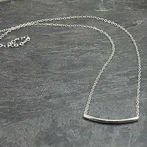 スターリングシルバー水平カーブバーネックレス Designed by Stacey Jewelry, LLC Sterling Silver Horizontal Curved Bar Necklace