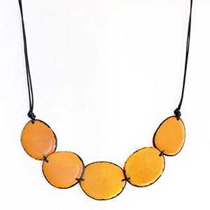 タグアナッツのチップ ネックレス イエロー ハンドメイド フェアトレード 調節可能 FLORAMA Natural Jewelry Chips of Tagua Nut Necklace Yellow Handmade Fair Trade and Adjustable