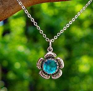 リサイクルされたヴィンテージメイソンジャースターリングシルバーフラワーネックレス Bottled Up Designs Recycled Vintage Mason Jar Sterling Silver Flower Necklace