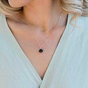 14K ゴールドフィルドの小さなアメジスト ティアドロップ ネックレス Tiny Amethyst Teardrop Necklace in 14k Gold Fill
