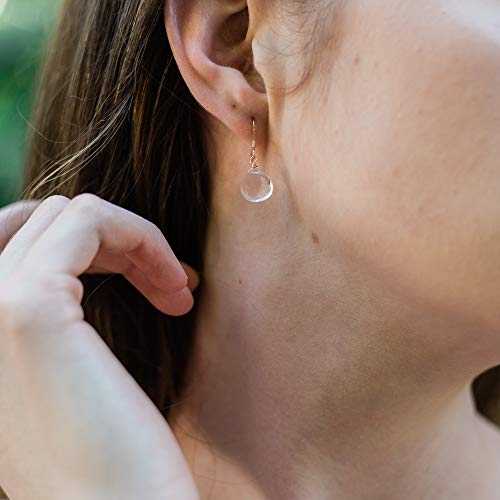 ローズクォーツクリスタルティアドロップダングルイヤリング、14Kゴールドフィルド - 1月の誕生石 Luna Tide Rose quartz crystal teardrop dangle earrings in 14k gold fill - January birthstone