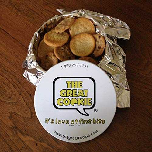 お好みの焼きたてのクッキー 2 ポンド (Snickerdoodles) が入った素晴らしいクッキー クッキー缶ギフト The Great Cookie Cookie Tin Gift with 2lbs of fresh baked cookies of your choice (Snickerdoodles)