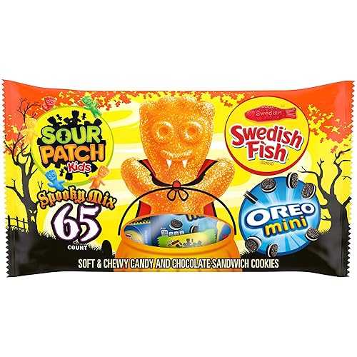 サワーパッチ キッズキャンディオレオ ミニチョコレートサンドクッキーとスウェーデン王国のフィッシュキャンディ、詰め合わせ、1個 Sour Patch Kids Candy OREO Mini Chocolate Sandwich Cookies and SWEDISH FISH Candy Halloween Candy Variety Pack, AS