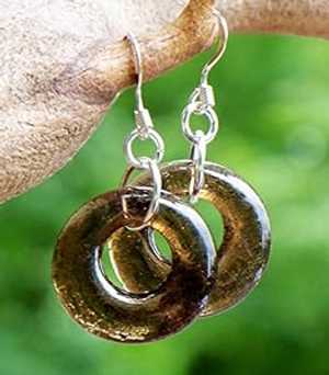 リサイクル ヴィンテージ アンバー クロロックス ボトル ガラス フープ イヤリング Bottled Up Designs Recycled Vintage Amber Clorox Bottle Glass Hoop Earrings