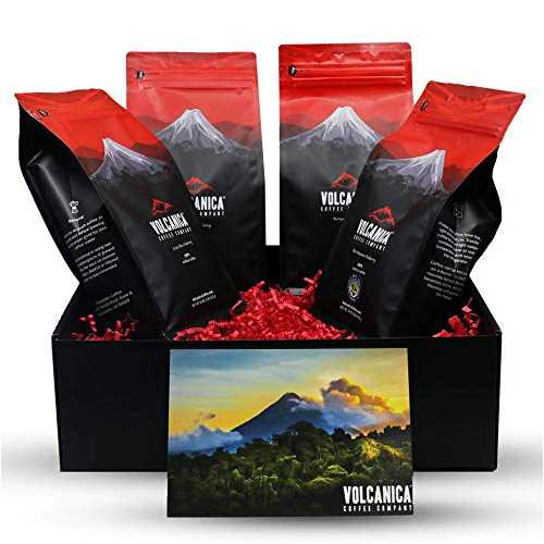 クラシックグルメコーヒーギフトボックス、挽きたて、焙じる、4 X 16薬局衡オンス、ジャマイカ青碧お山、コナピーベリー、コスタリカ一風変わった、スマトラマンデリン Volcanica Coffee Classic Gourmet Coffee Gift Box, Ground, Fresh Roasted, 4 X 1