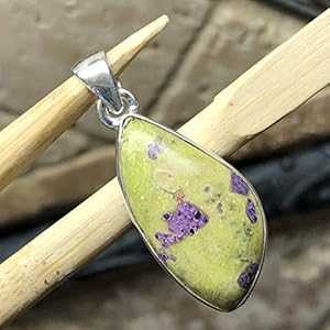 天然スティヒタイト カボカン 925 ソリッド スターリング シルバー ペンダント 32mm Natural Rocks by Kala Natural Stichtite Cabochan 925 Solid Sterling Silver Pendant 32mm