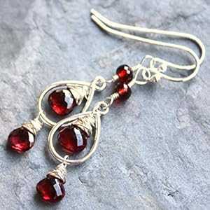 ガーネット イヤリング ティアドロップ レッド宝石がぶら下がるスターリング シルバー ファセット宝石 Aerides Designs Garnet Earrings Teardrop Red Gemstone Dangles Sterling Silver Faceted Gems