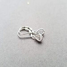 小さなスターリングシルバーのイヤリング - ティアドロップ CZ クリスタル、クリア、レバーバック I Dream of Jewelry Tiny sterling silver earrings- teardrop CZ crystal, clear, leverback｜Glomarket
