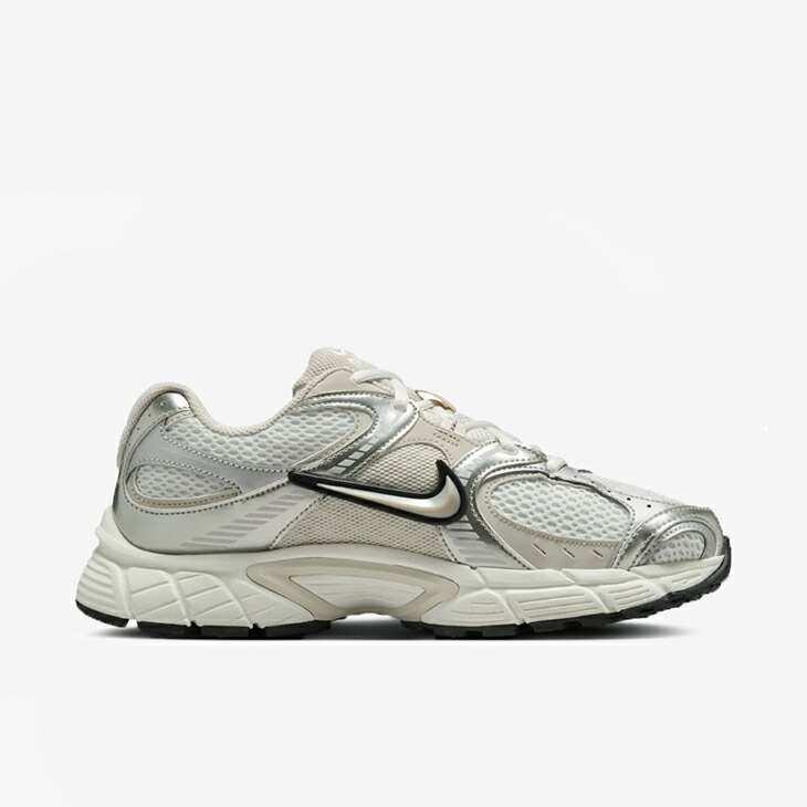 ・NIKE｜W V5 RNR Mesh/ ナイキ/V5 RNR ランナー メッシュ レトロテック ランニング/サミットホワイトｘライトオレウッドブラウン #