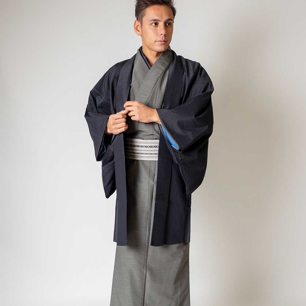 送料無料 レンタル お正月 メンズ着物アンサンブル 和服 Lサイズ フルセットー着物グレー 羽織ブラック 和服 お正月 着物セット 対応身長170cm 180cm 男性用 おしゃれ 往復送料無料 初詣 和装 紳士用 大人 きもの 着物セット レンタル着物 貸衣装 きもの