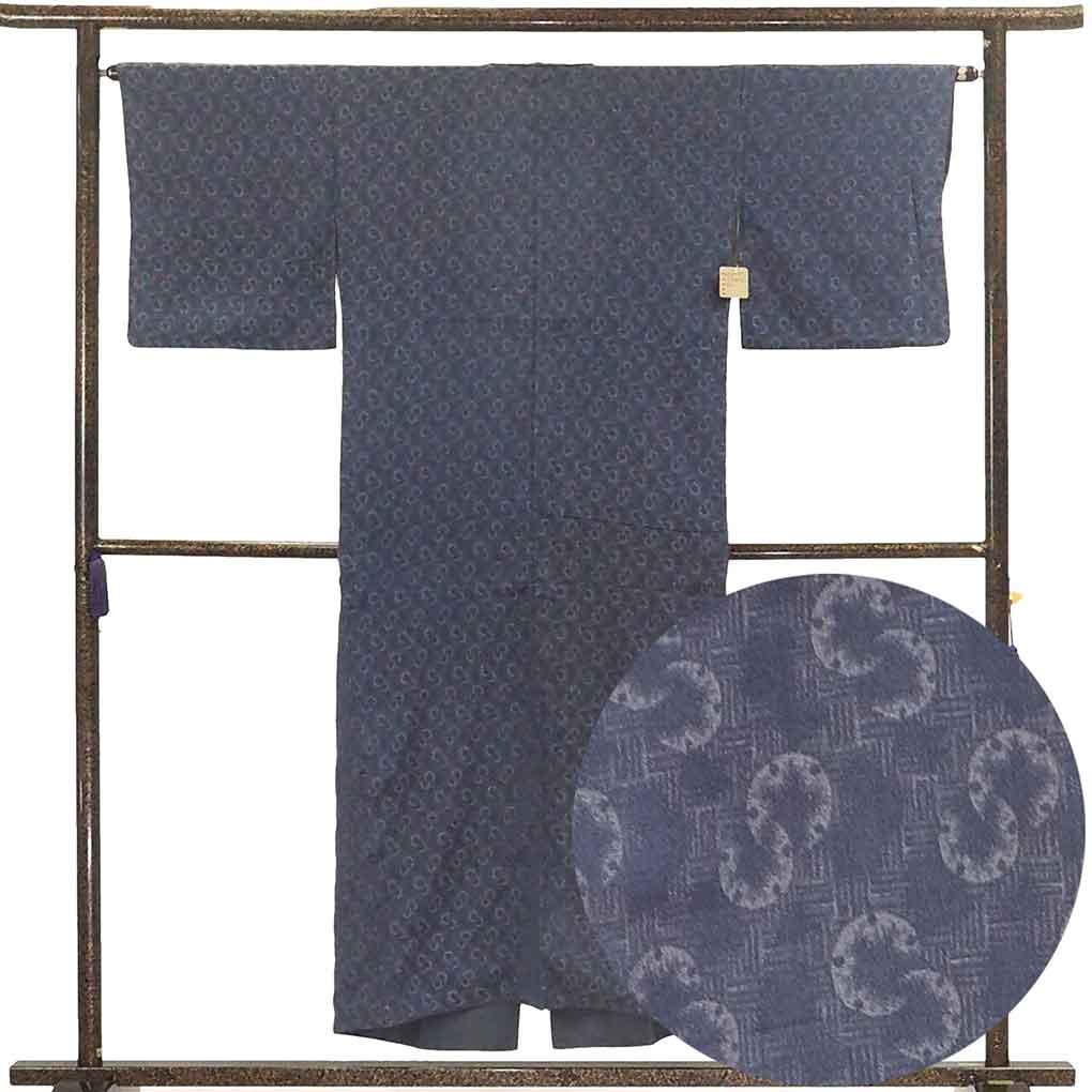 【中古】小紋 リサイクル着物 身丈147cm 裄64cm 前幅26cm 後幅30cm 袖丈45cm 正絹（シルク） レディース 袷仕立 雪輪 秋冬春用 グレー地 裄Mサイズ 美品 リユース