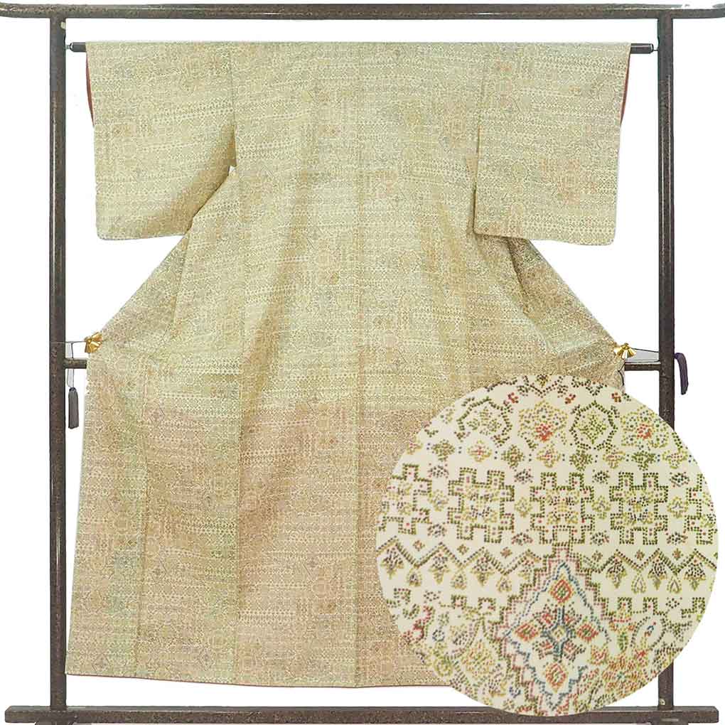 【中古】紬 リサイクル着物 身丈154cm 裄63cm 前幅23cm 後幅28cm 袖丈49cm 袖幅32cm レディース 袷 連続模様 裄Mサイズ 秋冬春用 正絹（シルク）イエロー 美品 リメイク リユース