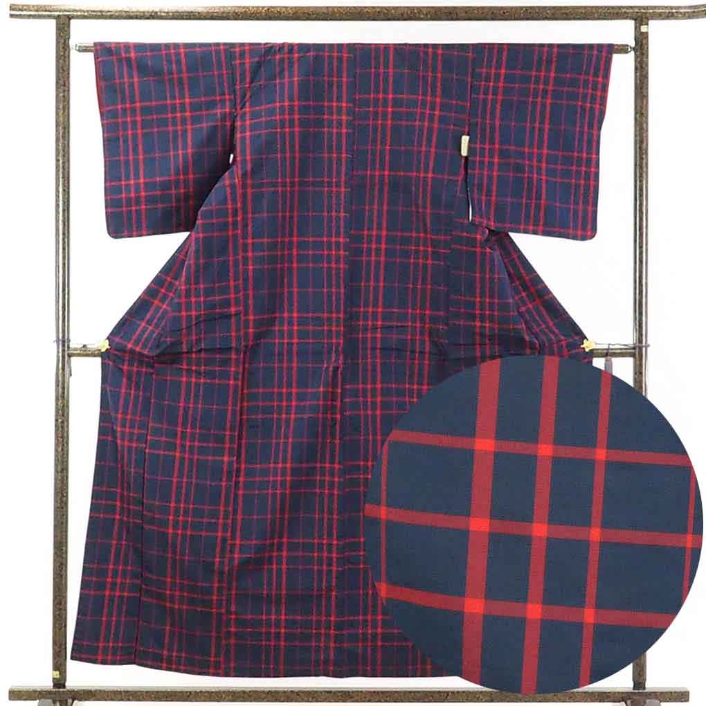 【中古】紬 リサイクル着物 身丈159cm 裄63cm 前幅22.5cm 後幅28.5cm 袖丈49cm 正絹（シルク） レディース 袷仕立 格子 秋冬春用 紺地 裄Mサイズ 美品 リユース