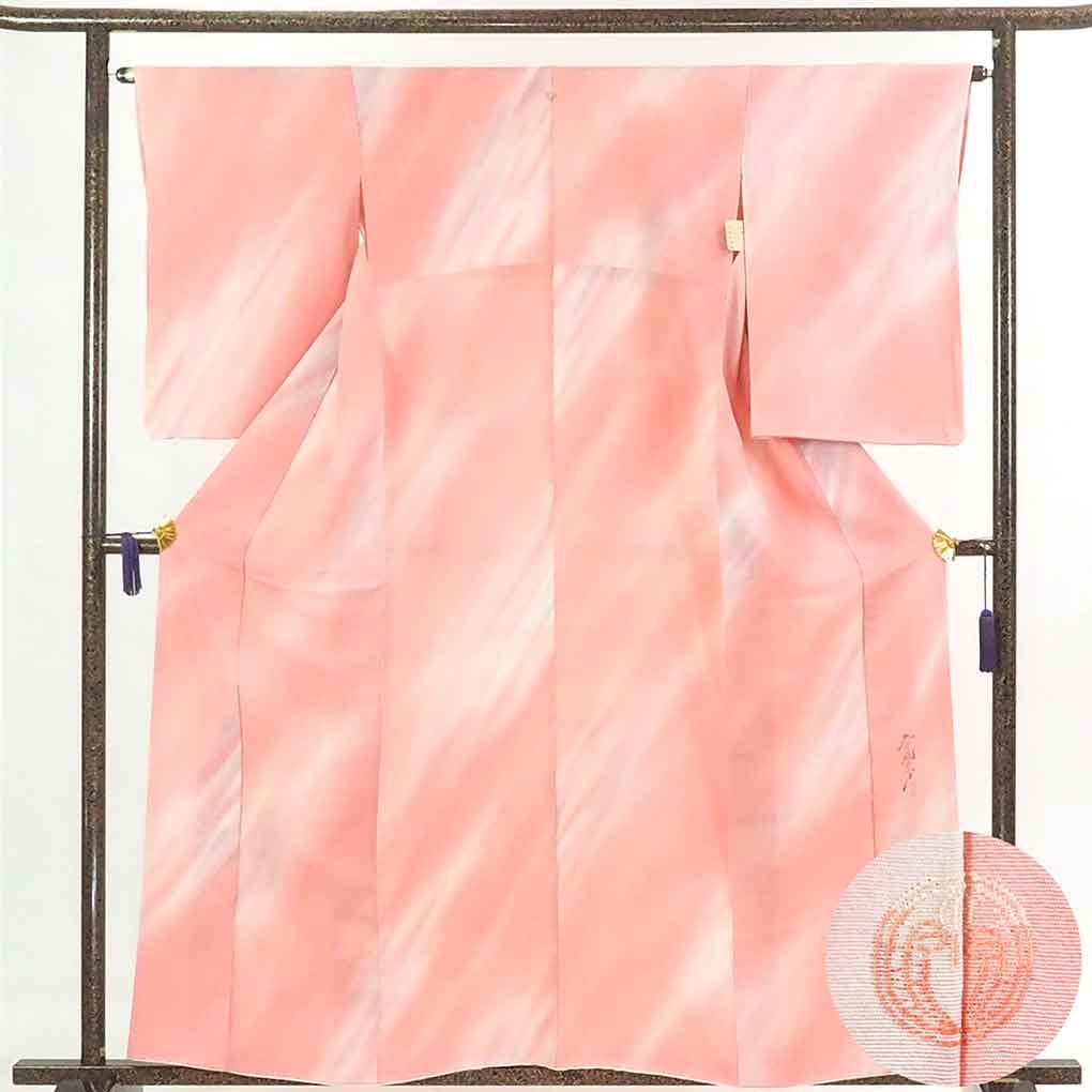 【中古】小紋 リサイクル着物 身丈161cm 裄64cm 前幅24cm 後幅28cm 袖丈59cm 正絹（シルク） レディース 袷仕立 無地 秋冬春用 ピンク地 裄Mサイズ 美品 リユース