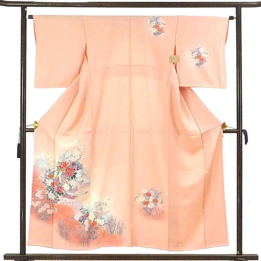 【中古】訪問着 リサイクル着物 身丈155cm 裄64cm 前幅24.5cm 後幅28cm 袖丈49cm 袖幅32cm レディース 袷 花柄 裄Mサイズ 秋冬春用 正絹(シルク)ピンク地 美品 リメイク リユース|リサイクル着物 呉服のきくや