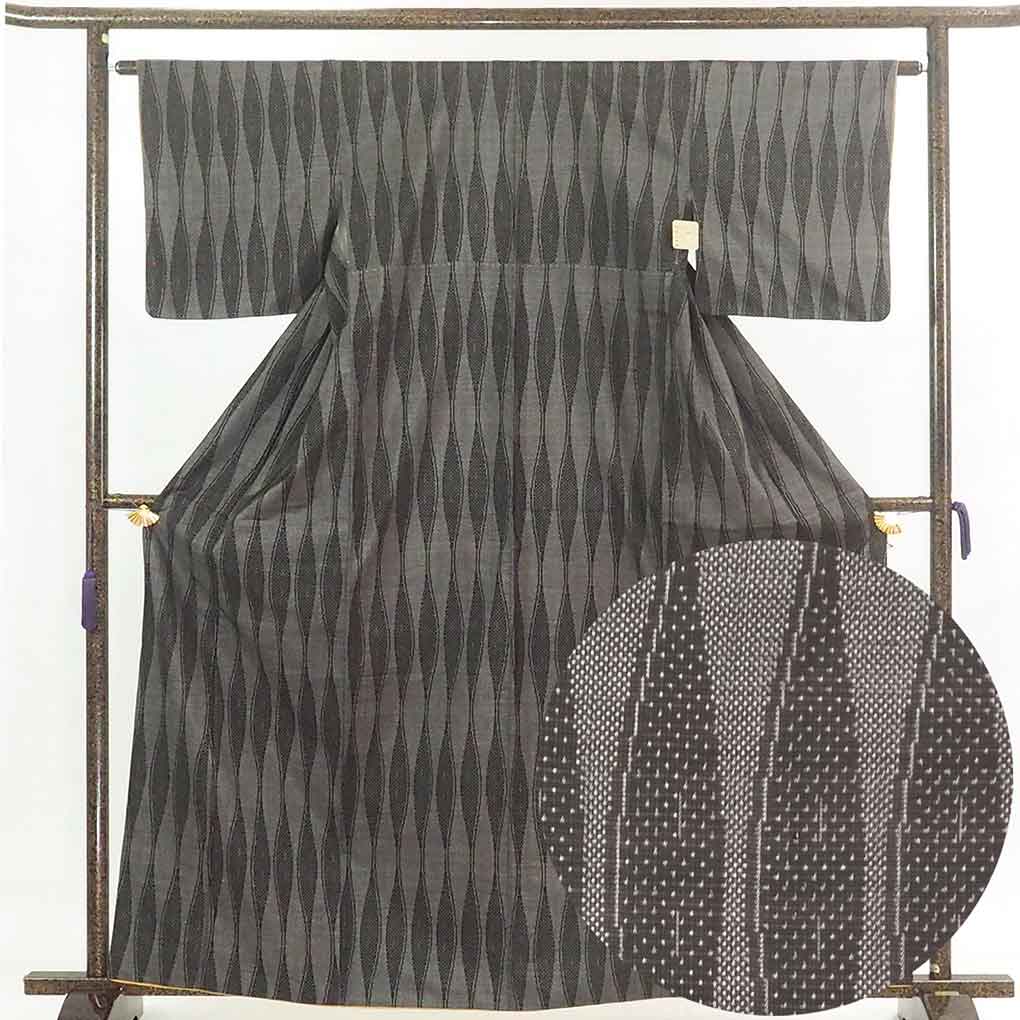 【中古】紬 リサイクル着物 身丈163cm 裄63cm 前幅24cm 後幅28cm 袖丈46cm 正絹(シルク) レディース 袷仕立 秋冬春用 茶色 裄Mサイズ 美品 リユース|リサイクル着物 呉服のきくや