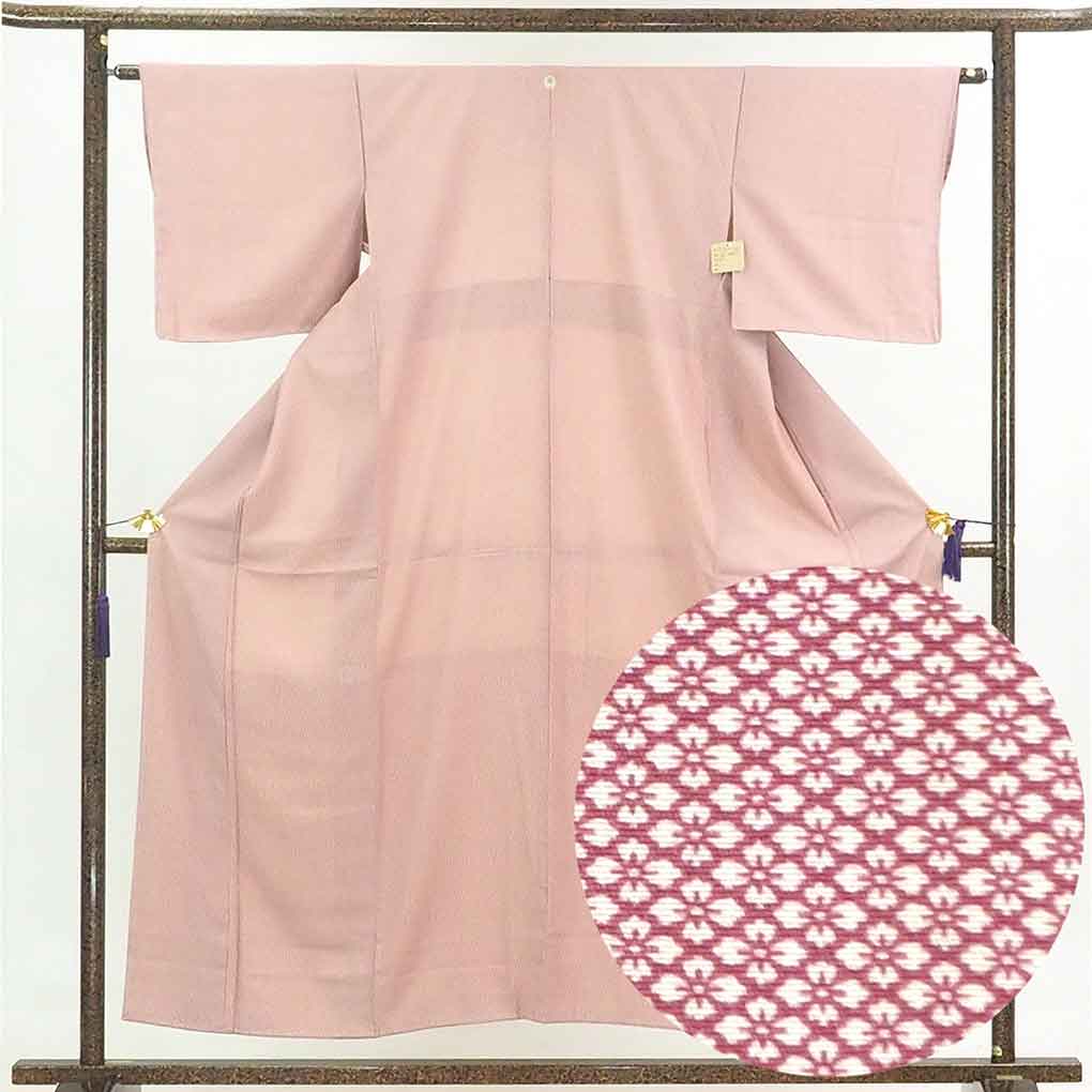 【中古】小紋 リサイクル着物 身丈155cm 裄63cm 前幅24cm 後幅29cm 袖丈45cm 正絹（シルク） レディース 袷仕立 秋冬春用 ピンク地 裄Mサイズ 未使用品 リユース｜リサイクル着物 呉服のきくや
