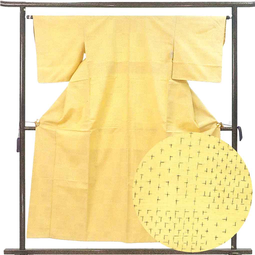 【中古】紬 リサイクル着物 身丈154cm 裄63.5cm 前幅24.5cm 後幅30cm 袖丈47cm 袖幅32cm レディース 袷 絣模様 裄Mサイズ 秋冬春用 正絹（シルク）イエロー 未使用品 リメイク リユース