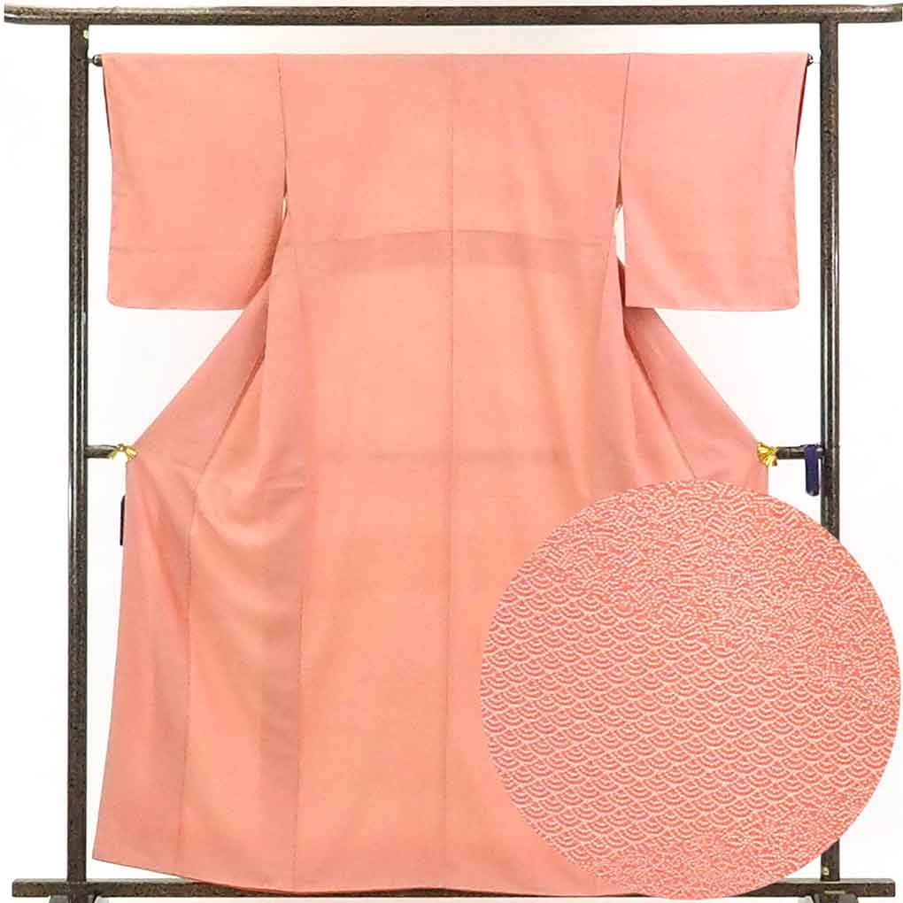【中古】小紋 リサイクル着物 身丈159cm 裄65cm 前幅23cm 後幅28cm 袖丈49cm 正絹（シルク） レディース 袷仕立 秋冬春用 ピンク地 裄Mサイズ 未使用品 リユース