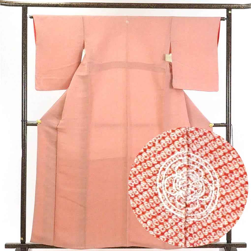 【中古】小紋 リサイクル着物 身丈163cm 裄64cm 前幅23cm 後幅29cm 袖丈52cm 正絹（シルク） レディース 袷仕立 無地 秋冬春用 ピンク地 裄Mサイズ 美品 リユース