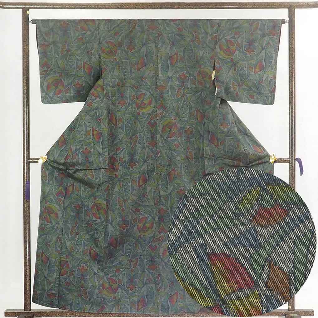 【中古】紬 リサイクル着物 身丈161cm 裄63cm 前幅24.5cm 後幅30cm 袖丈47cm 正絹（シルク） レディース 袷仕立 秋冬春用 黒地 裄Mサイズ 未使用品 リユース｜リサイクル着物 呉服のきくや