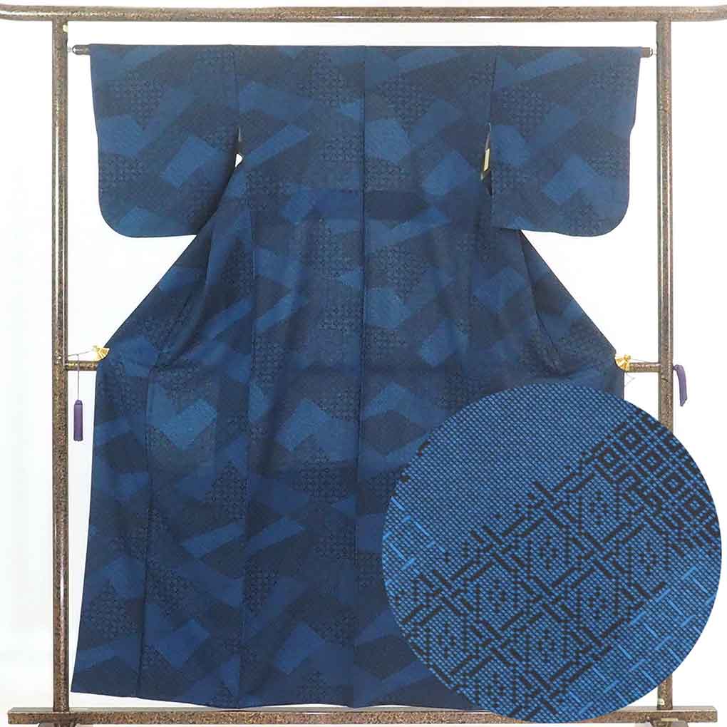 【中古】小紋 リサイクル着物 身丈158cm 裄64cm 前幅24cm 後幅28cm 袖丈46cm 正絹（シルク） レディース 袷仕立 秋冬春用 紺地 裄Mサイズ 美品 リユース