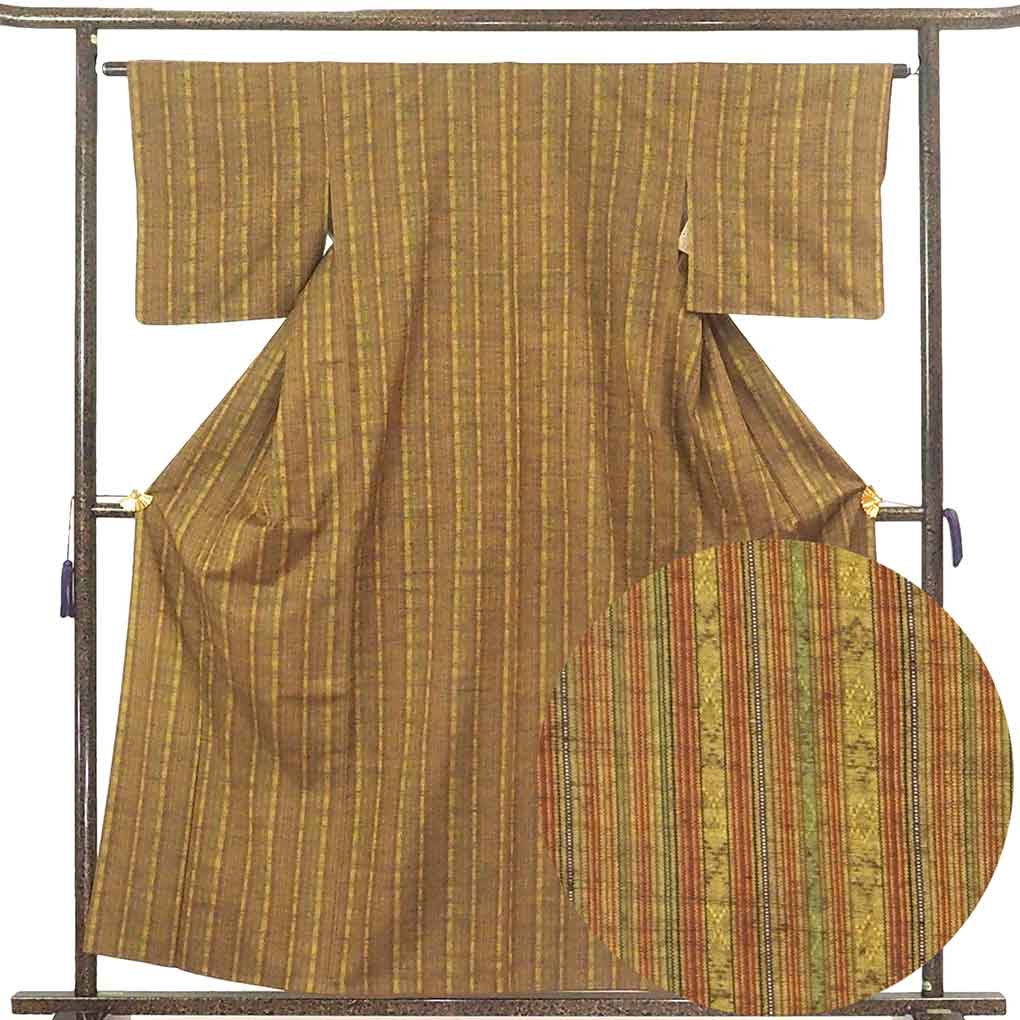 【中古】紬 リサイクル着物 身丈157cm 裄63cm 前幅26cm 後幅30cm 袖丈45cm 袖幅32cm レディース 袷 縞 裄Mサイズ 秋冬春用 正絹（シルク）茶色 美品 リメイク リユース