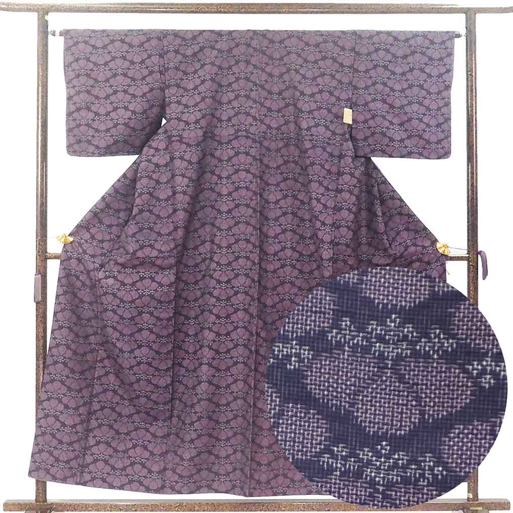 【中古】紬 リサイクル着物 身丈155cm 裄64cm 前幅28cm 後幅31.5cm 袖丈45cm 袖幅32cm レディース 袷 五三の桐 裄Mサイズ 秋冬春用 正絹（シルク）パープル 美品 リメイク リユース